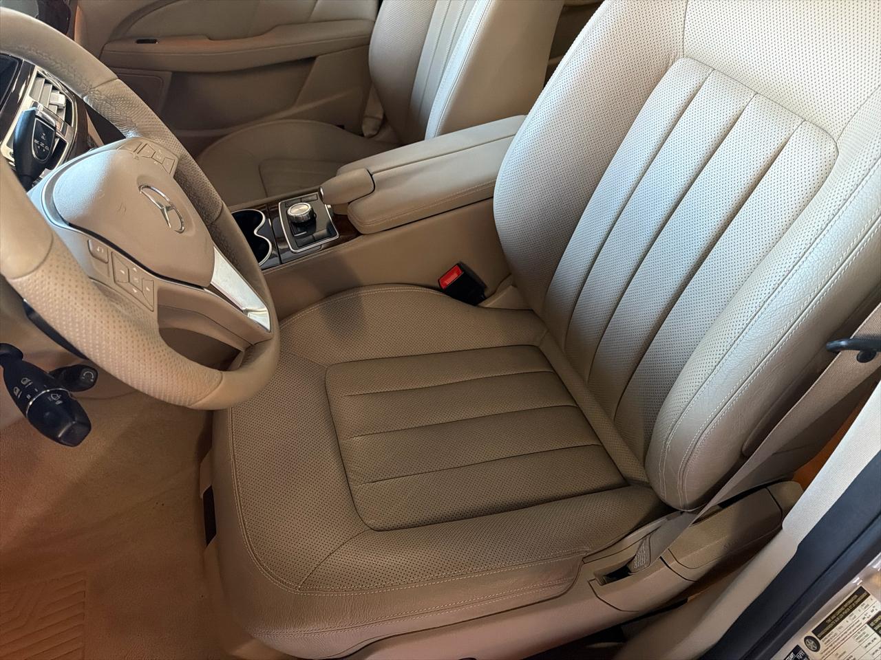 Mercedes-Benz CLS-Class CLS550 4MATIC 2012