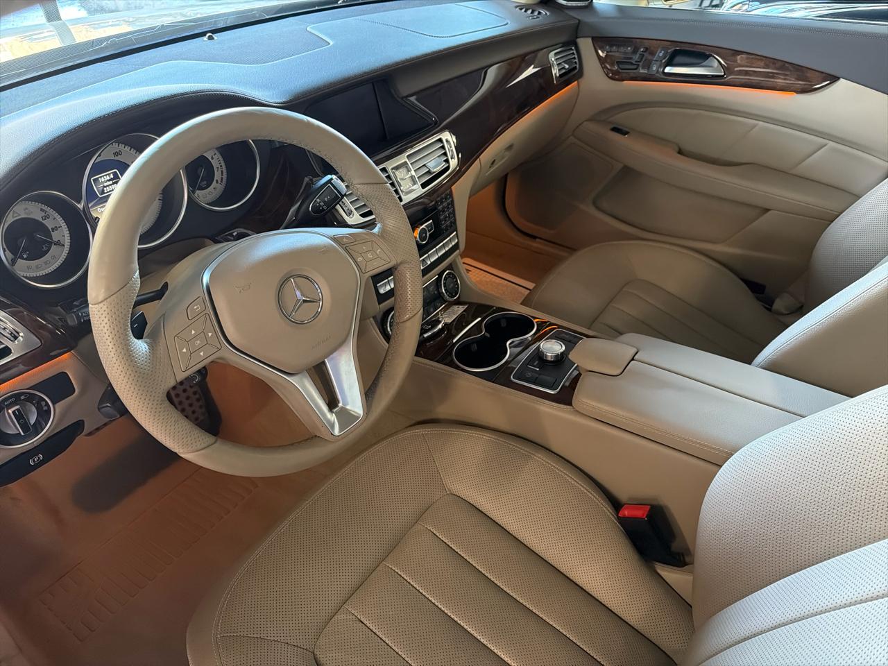 Mercedes-Benz CLS-Class CLS550 4MATIC 2012