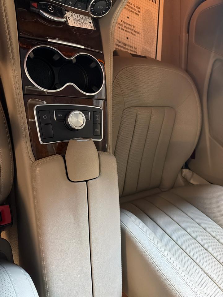 Mercedes-Benz CLS-Class CLS550 4MATIC 2012