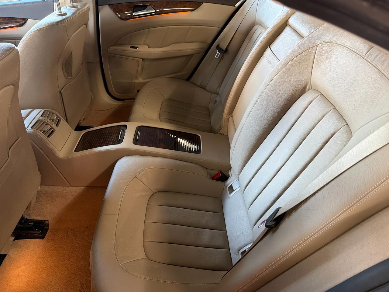 Mercedes-Benz CLS-Class CLS550 4MATIC 2012