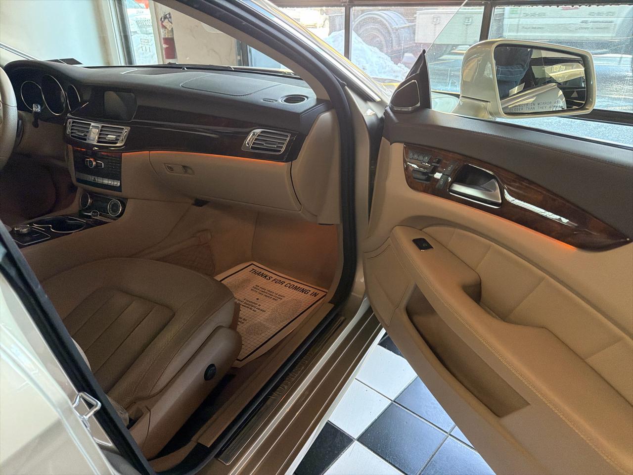 Mercedes-Benz CLS-Class CLS550 4MATIC 2012