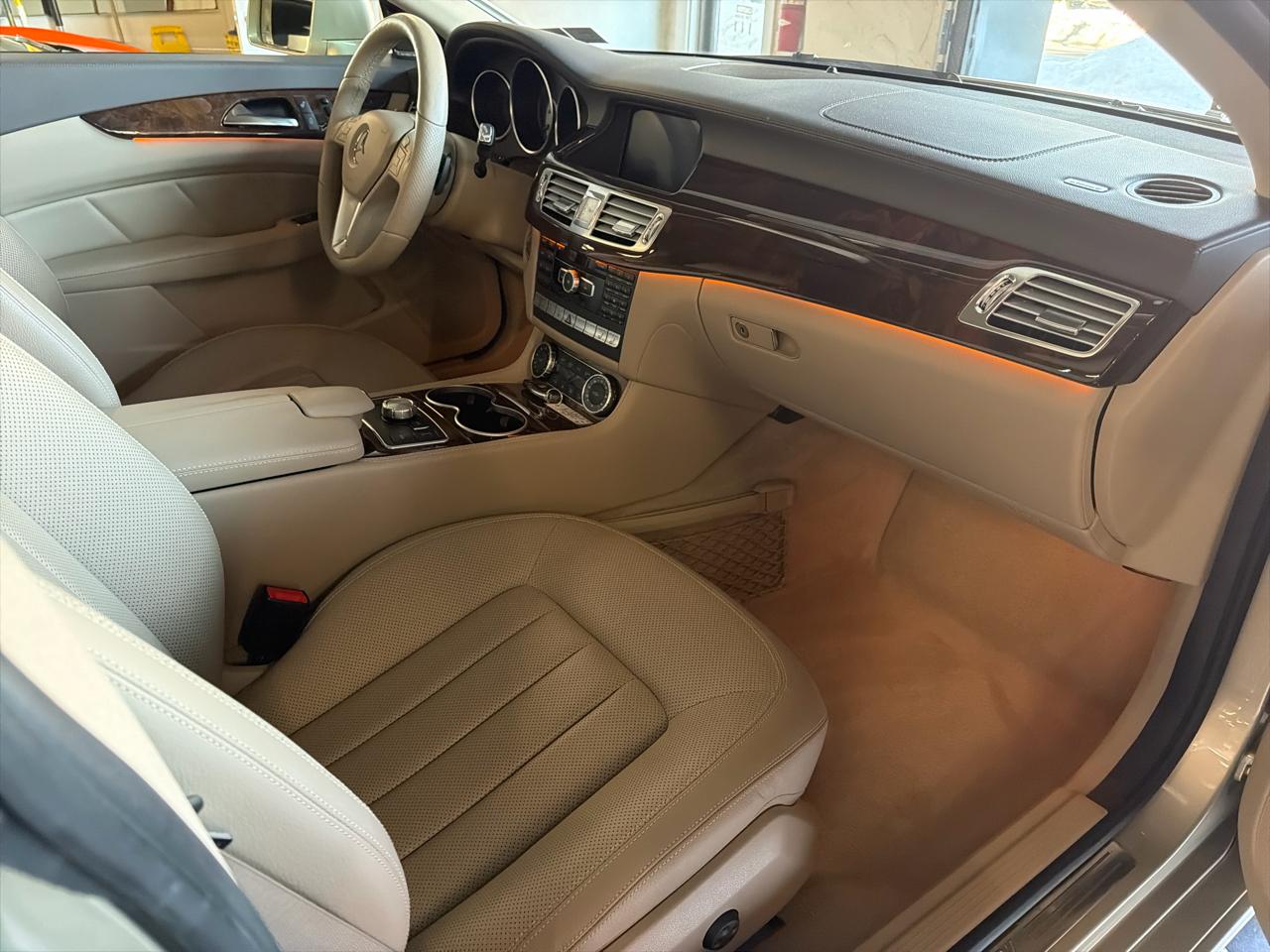 Mercedes-Benz CLS-Class CLS550 4MATIC 2012