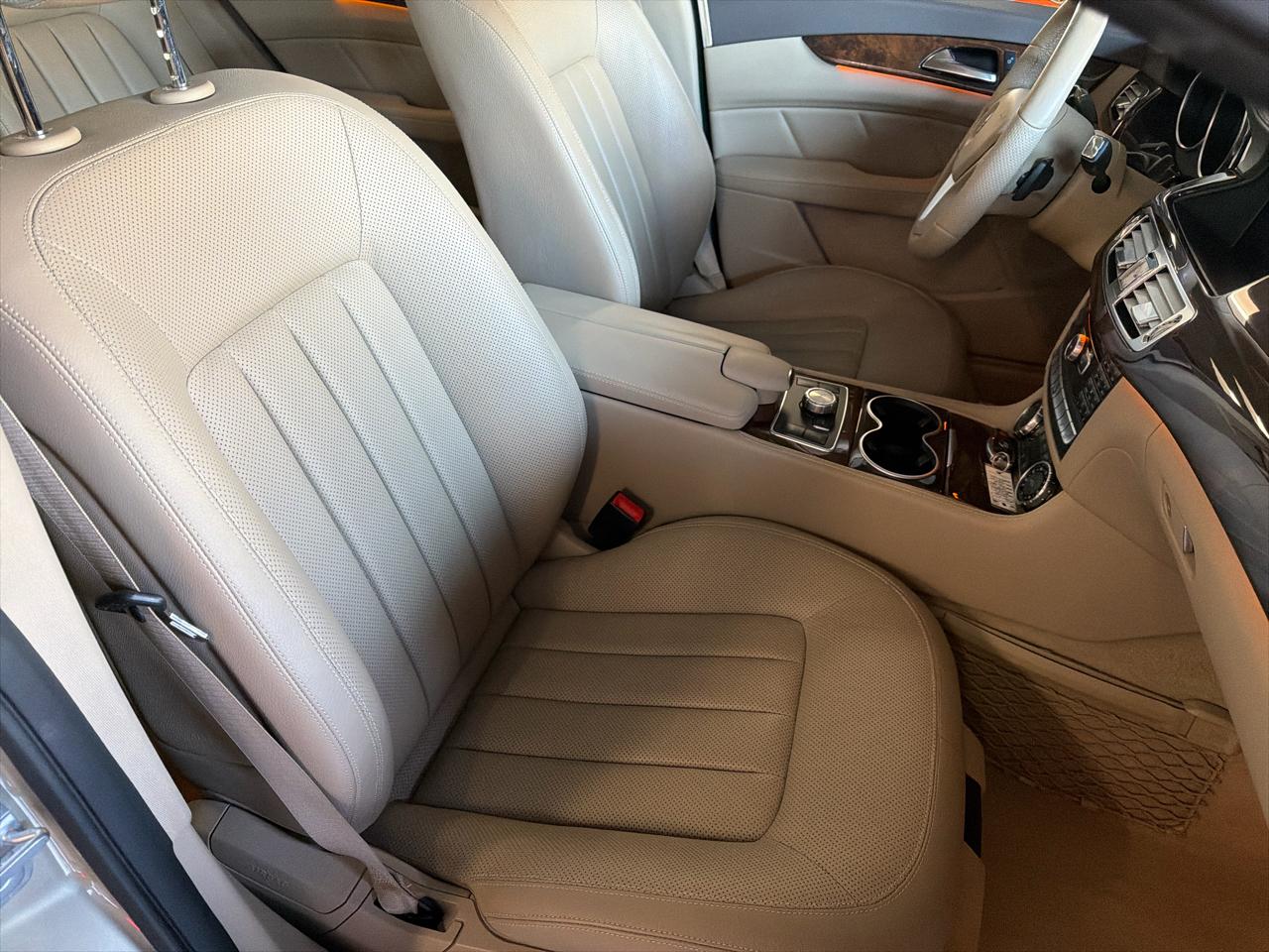 Mercedes-Benz CLS-Class CLS550 4MATIC 2012