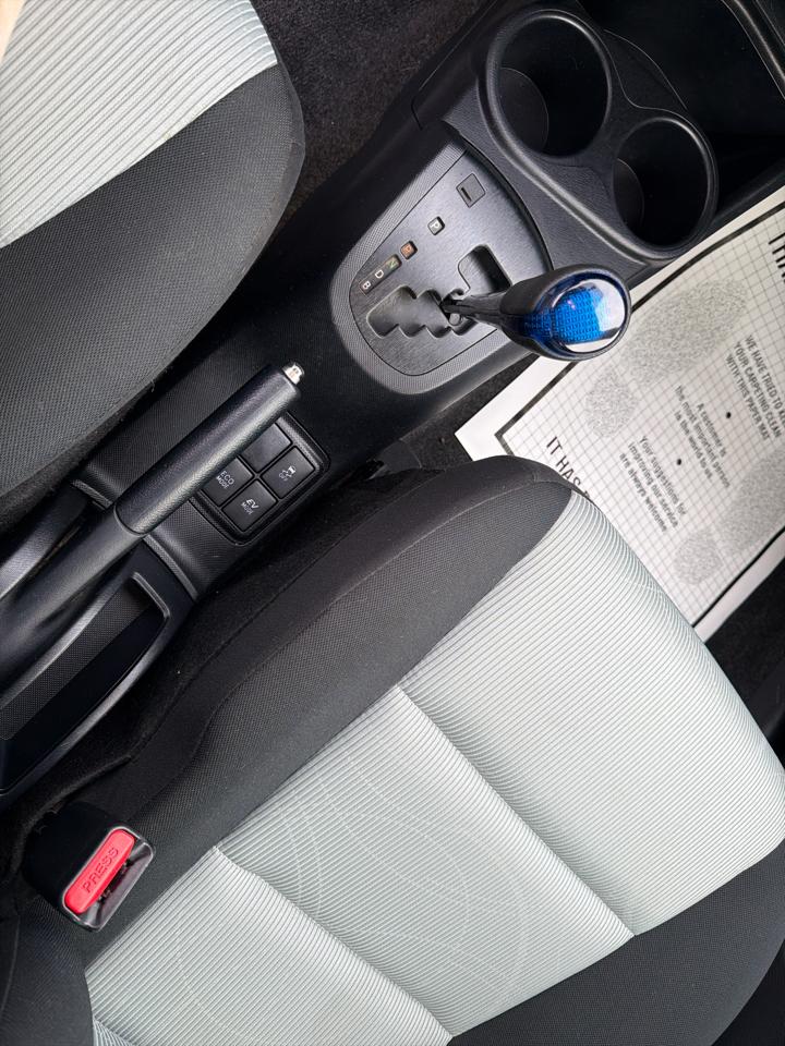 Toyota Prius c Persona 4D Hatchback 2016