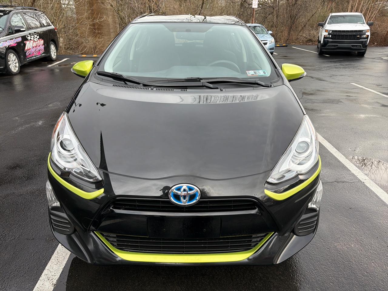 Toyota Prius c Persona 4D Hatchback 2016