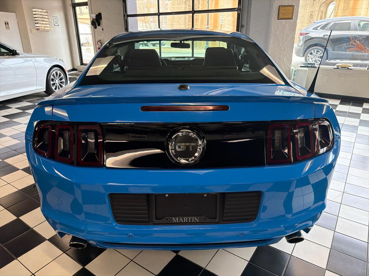 Ford Mustang GT Premium Coupe 2013