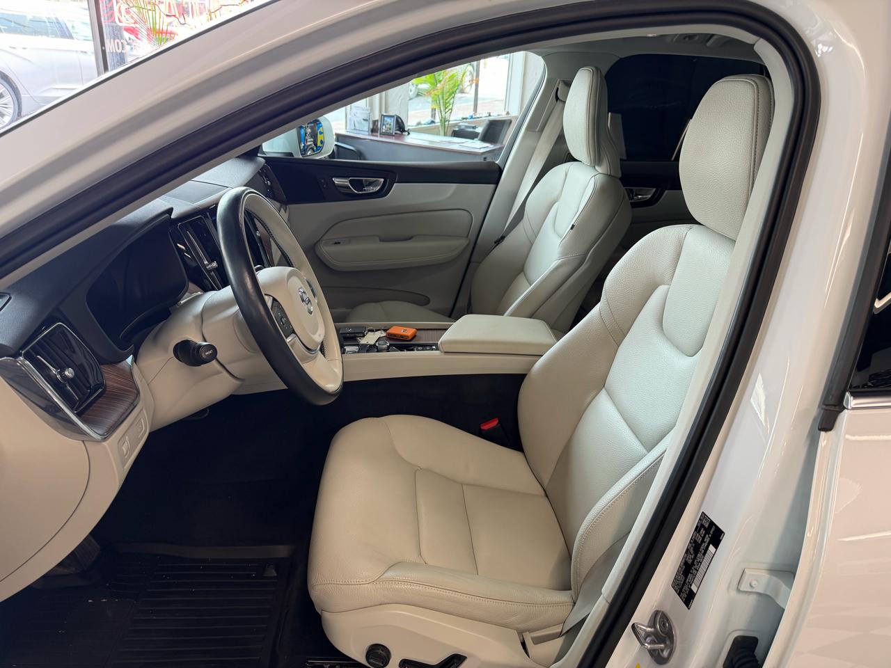 Volvo XC60 T8 Momentum Hybrid AWD 2022