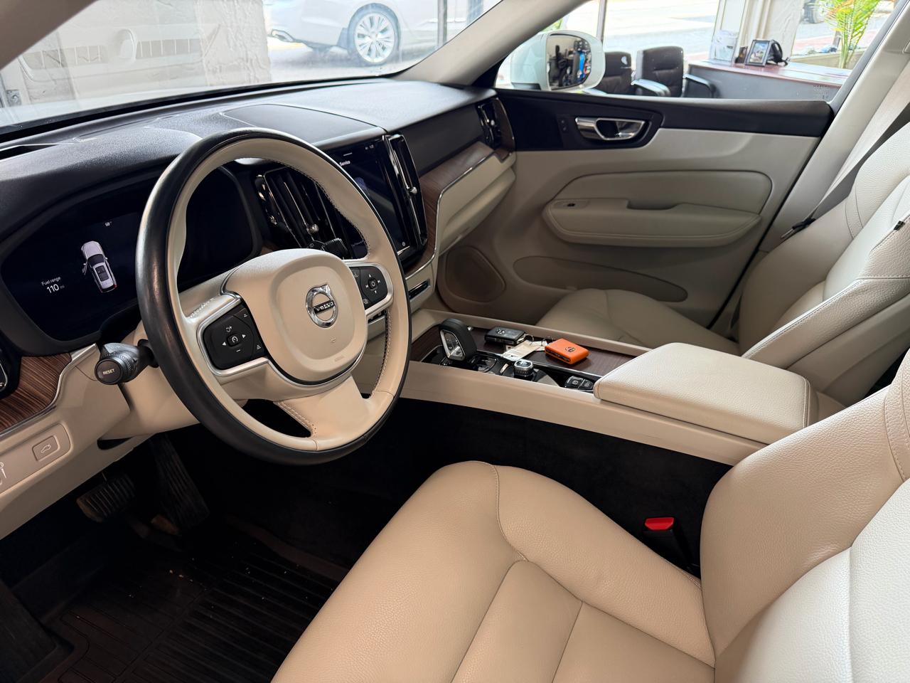 Volvo XC60 T8 Momentum Hybrid AWD 2022