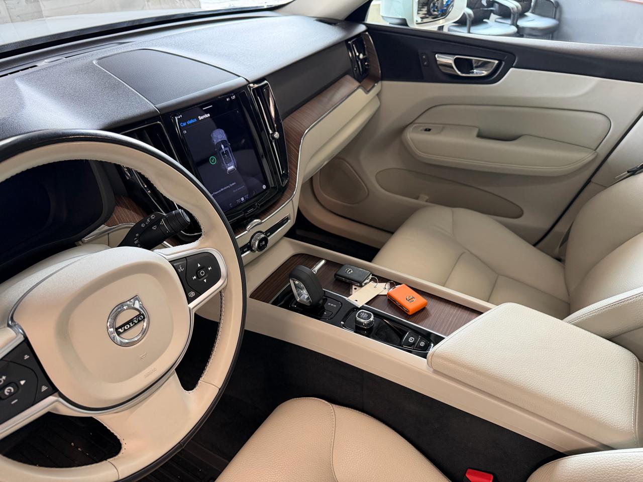 Volvo XC60 T8 Momentum Hybrid AWD 2022