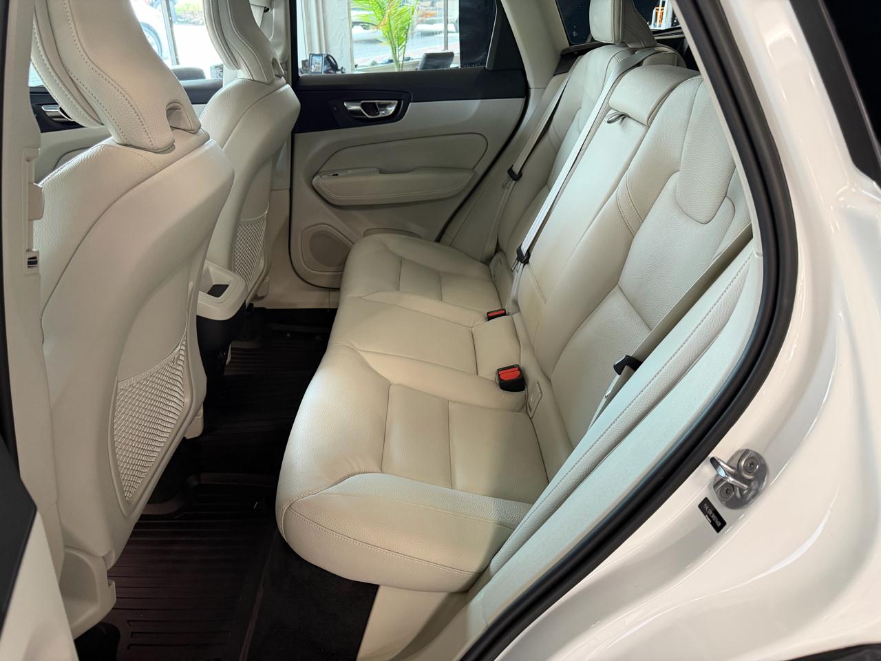 Volvo XC60 T8 Momentum Hybrid AWD 2022