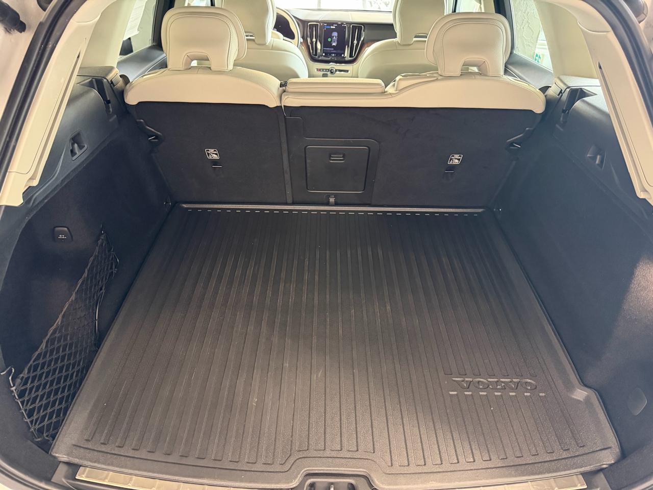 Volvo XC60 T8 Momentum Hybrid AWD 2022