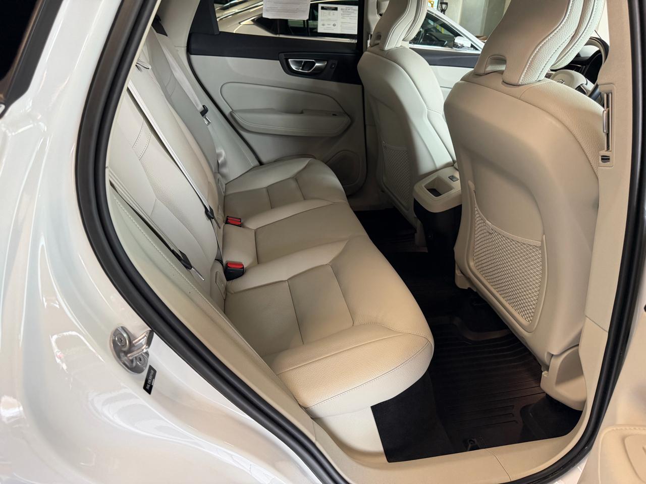 Volvo XC60 T8 Momentum Hybrid AWD 2022