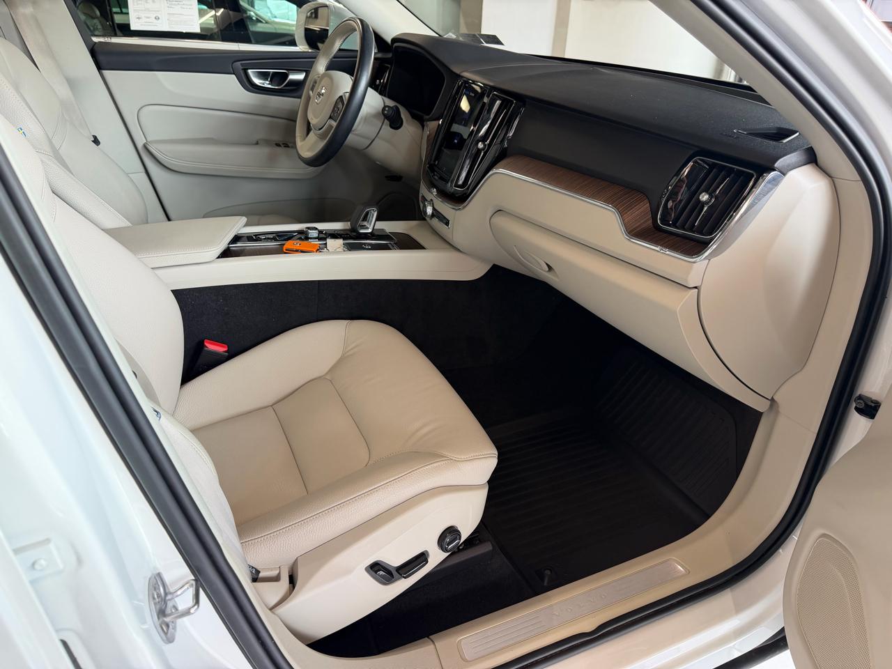 Volvo XC60 T8 Momentum Hybrid AWD 2022