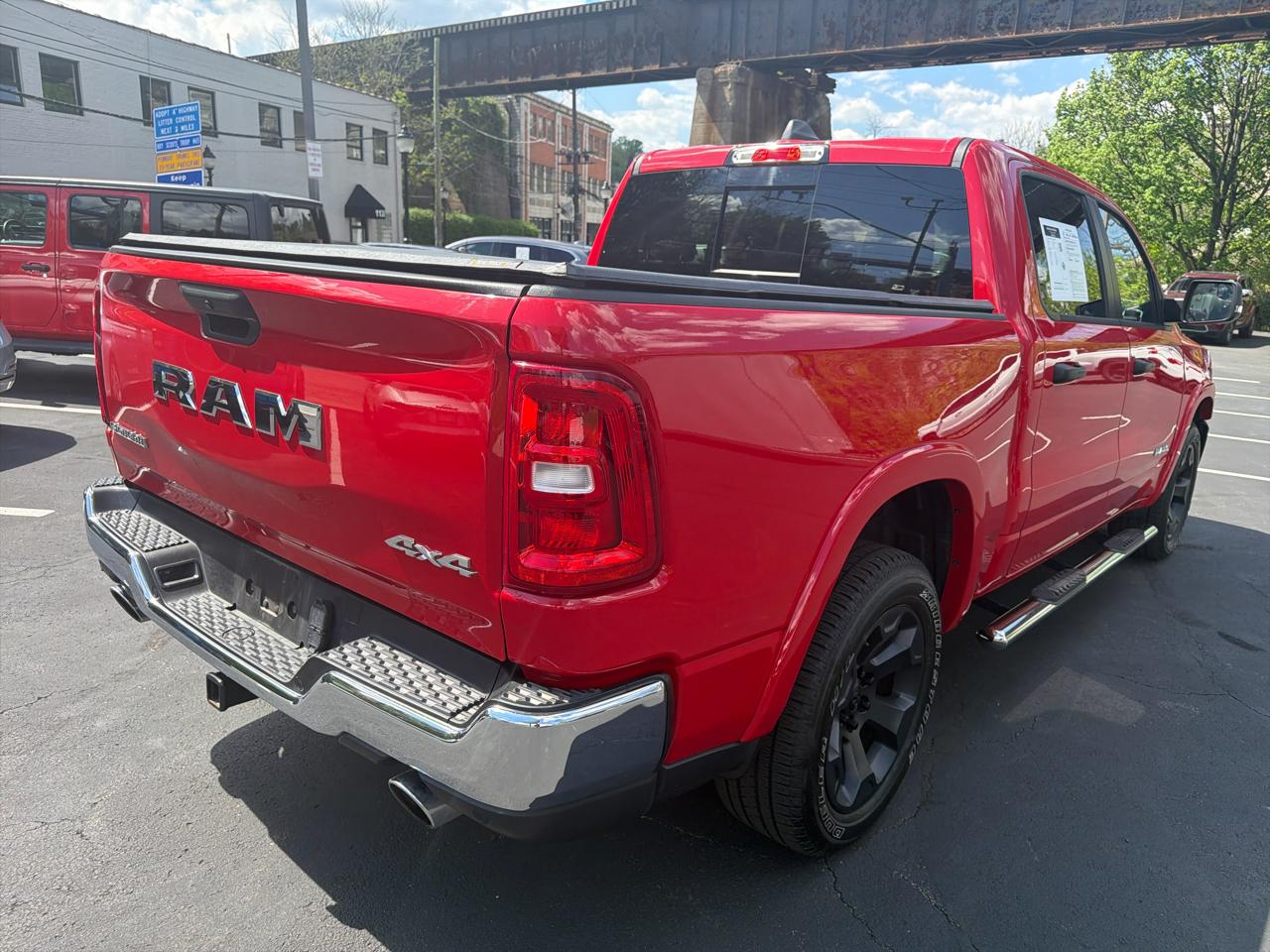 RAM 1500 Big Horn Crew Cab SWB 4WD 2025