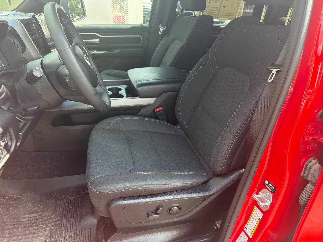 RAM 1500 Big Horn Crew Cab SWB 4WD 2025