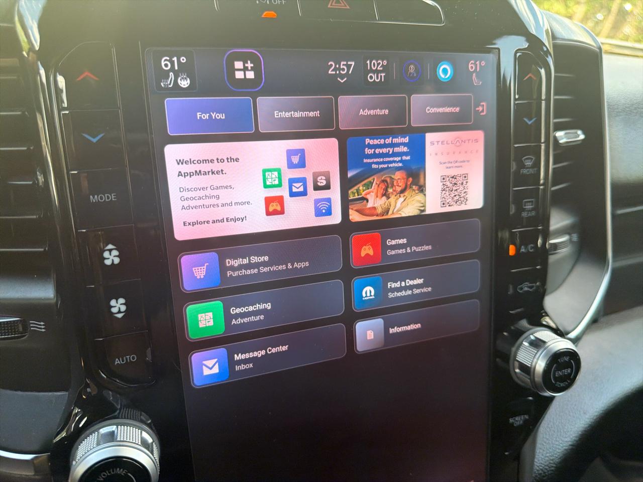 RAM 1500 Big Horn Crew Cab SWB 4WD 2025