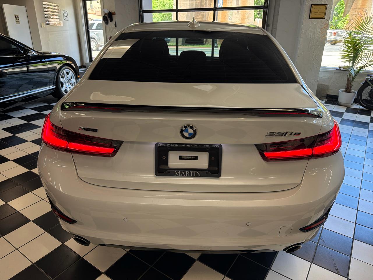 BMW 3-Series 330e xDrive 2021
