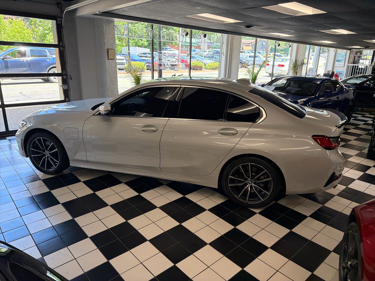 BMW 3-Series 330e xDrive 2021