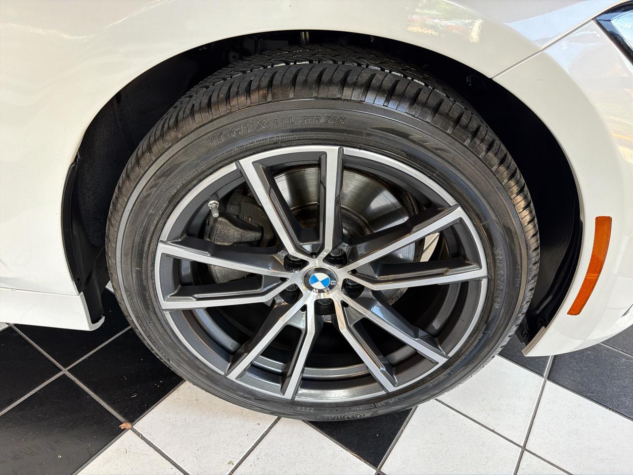 BMW 3-Series 330e xDrive 2021