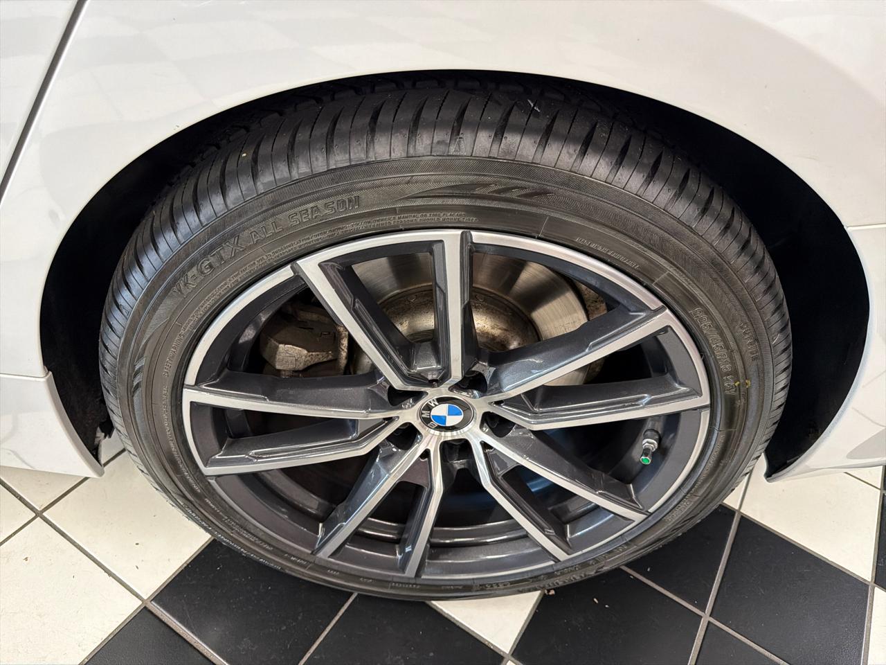 BMW 3-Series 330e xDrive 2021