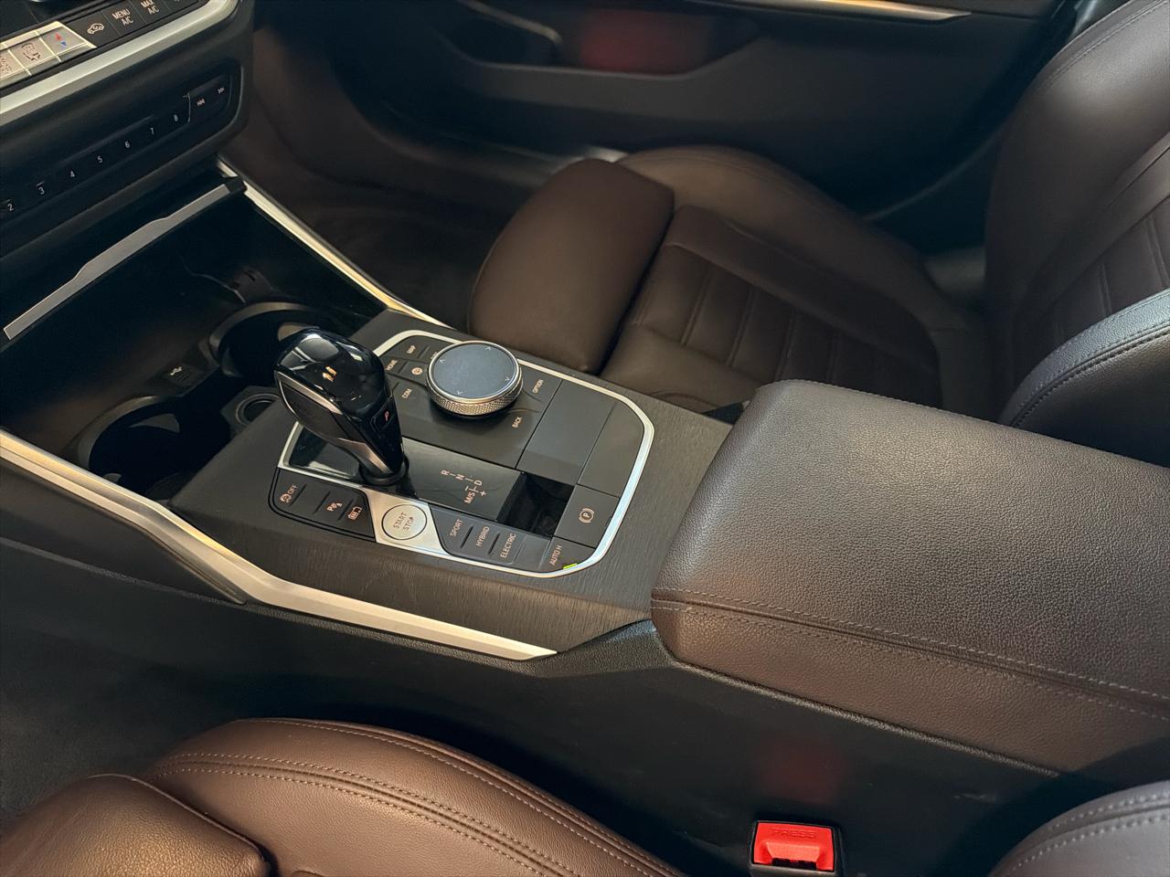BMW 3-Series 330e xDrive 2021