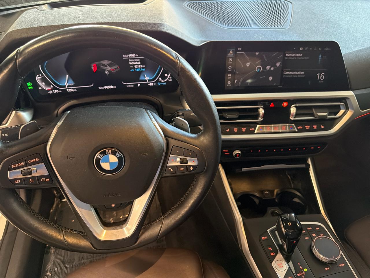 BMW 3-Series 330e xDrive 2021