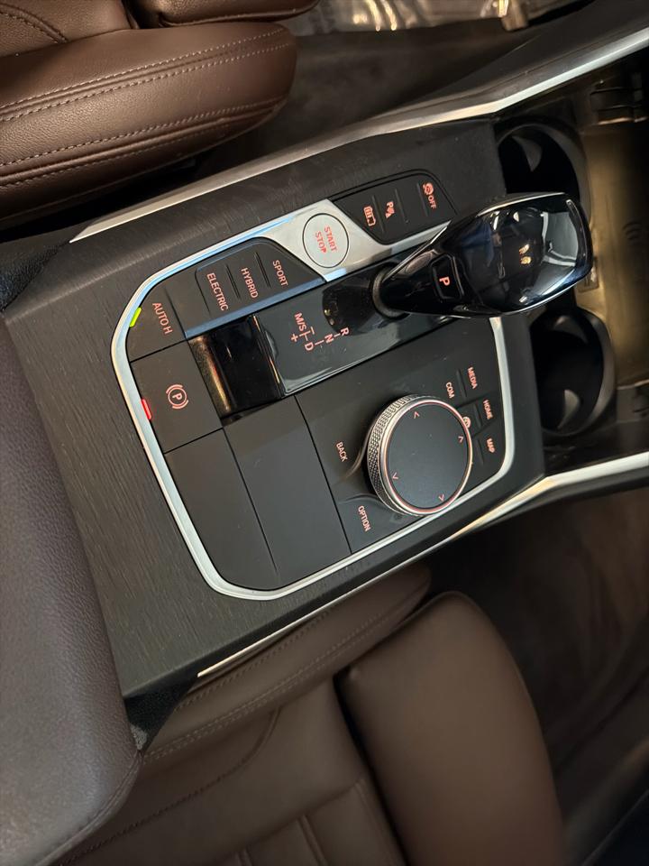 BMW 3-Series 330e xDrive 2021
