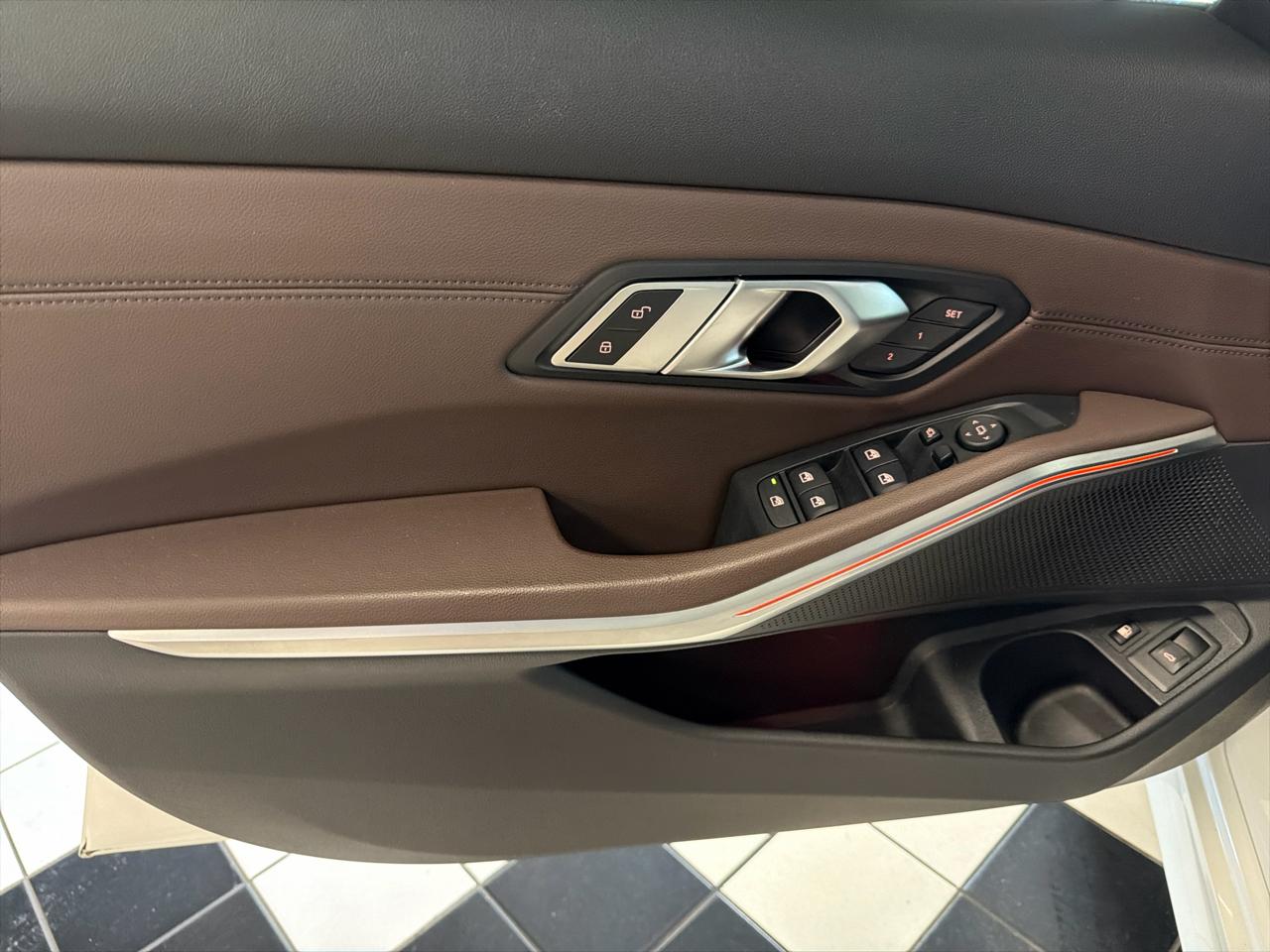BMW 3-Series 330e xDrive 2021