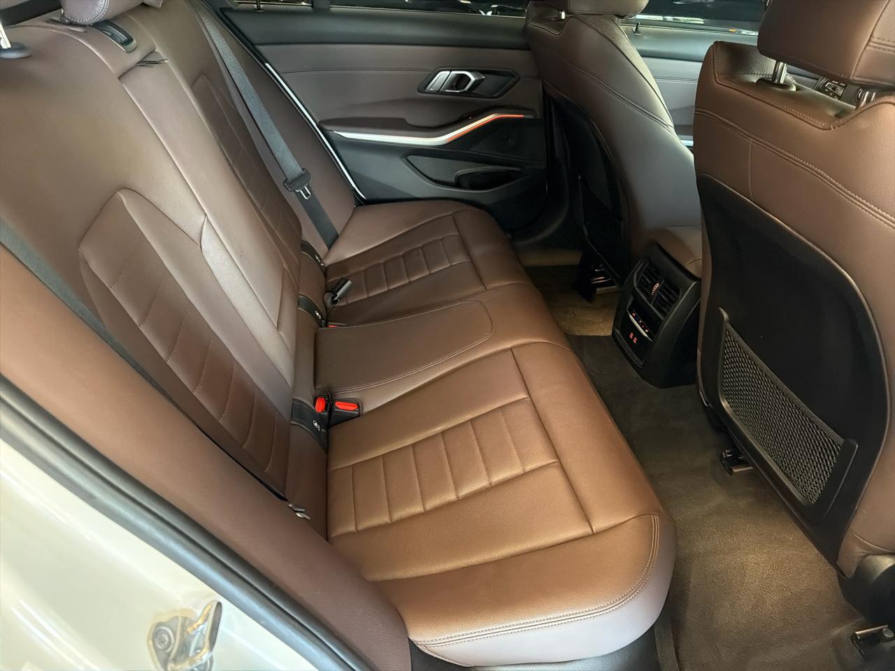 BMW 3-Series 330e xDrive 2021