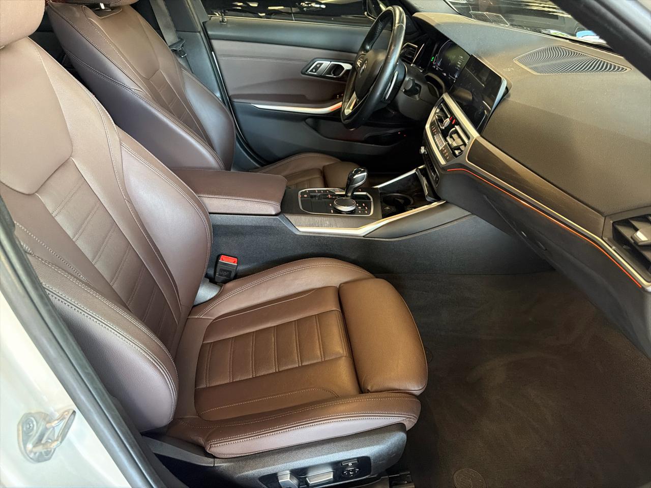 BMW 3-Series 330e xDrive 2021
