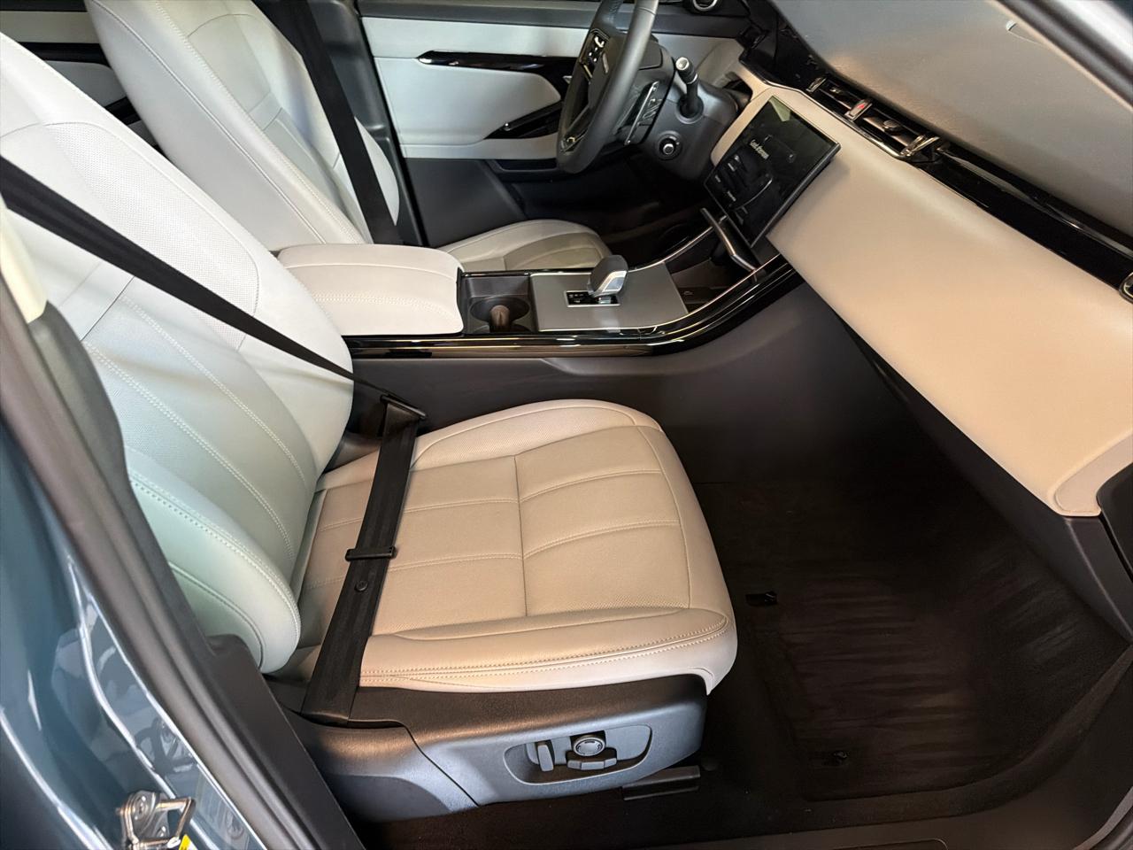 Land Rover Range Rover Evoque Core S AWD 2024