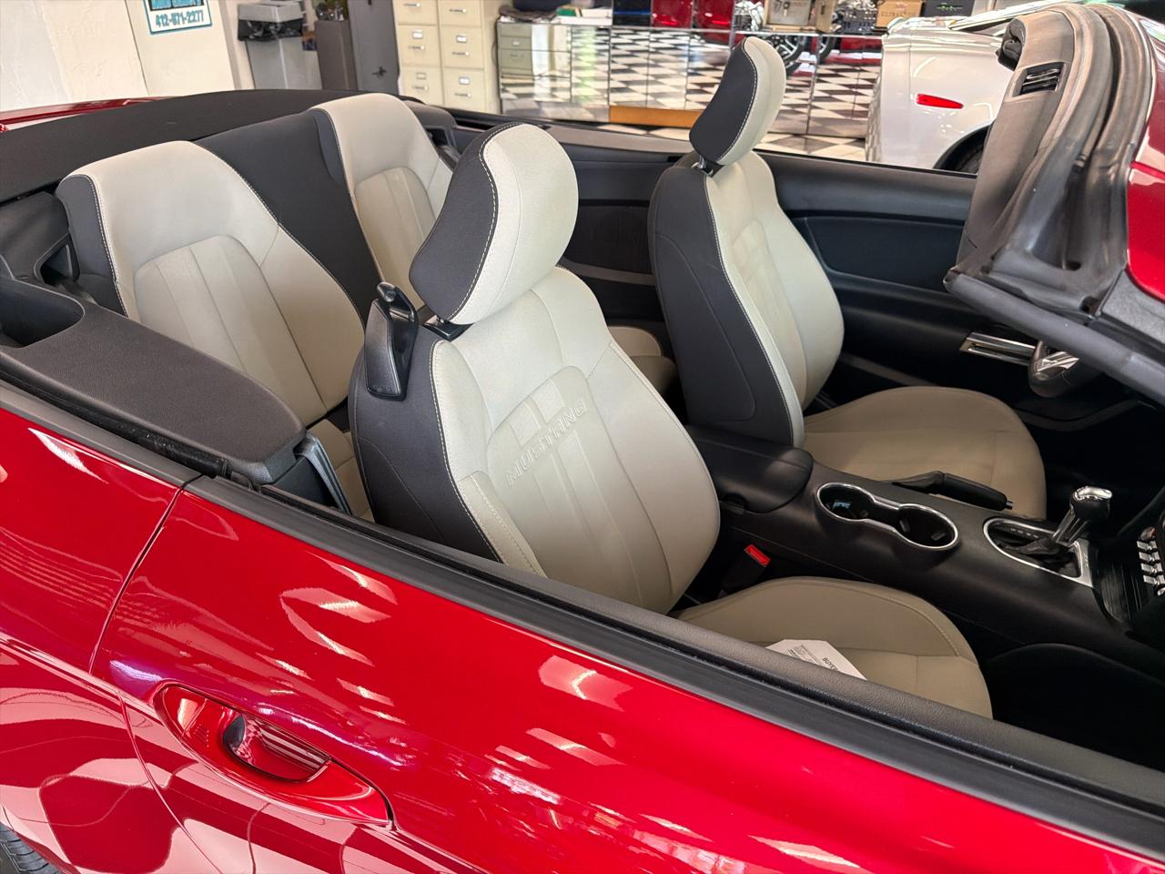 Ford Mustang EcoBoost Convertible 2020