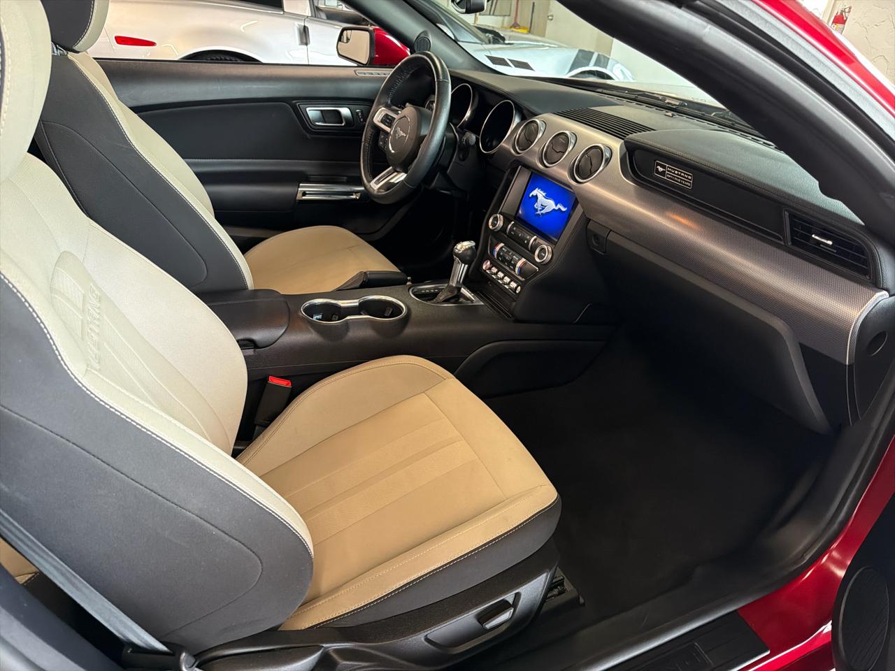 Ford Mustang EcoBoost Convertible 2020
