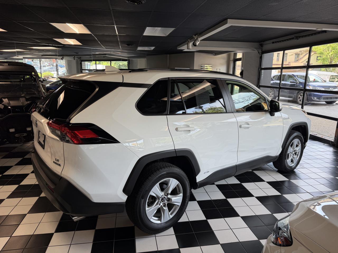 Toyota RAV4 Hybrid LE AWD 2019