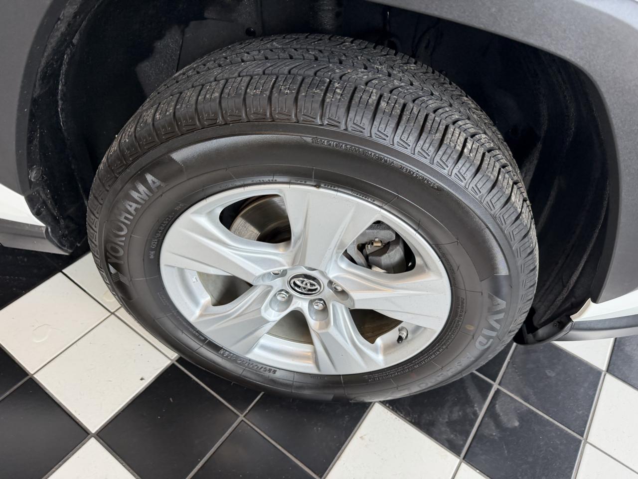 Toyota RAV4 Hybrid LE AWD 2019
