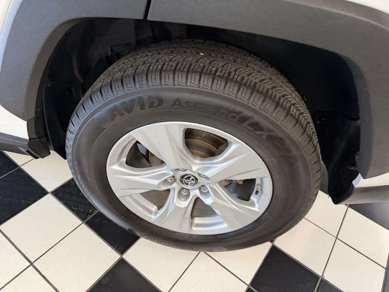Toyota RAV4 Hybrid LE AWD 2019