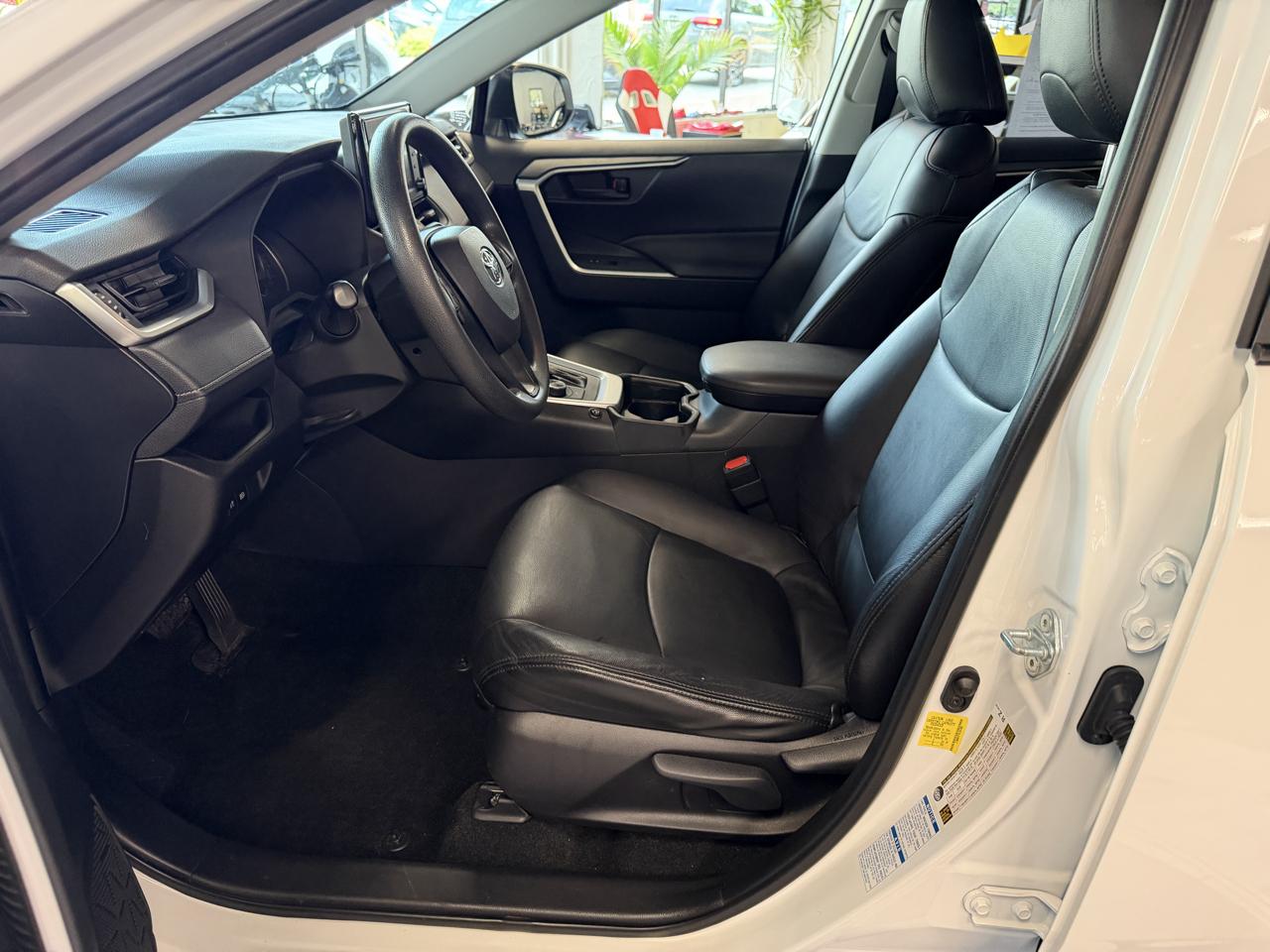 Toyota RAV4 Hybrid LE AWD 2019