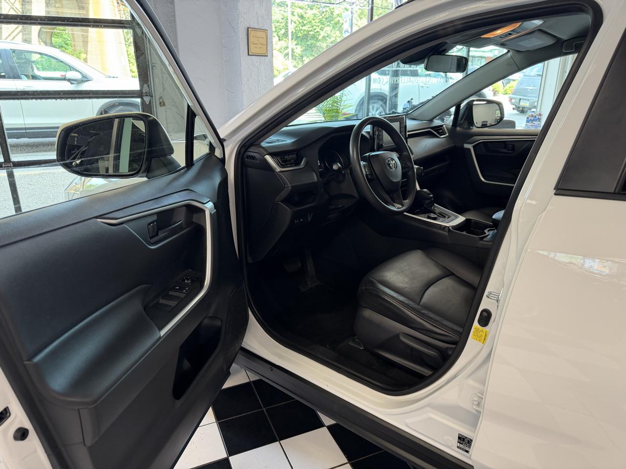 Toyota RAV4 Hybrid LE AWD 2019