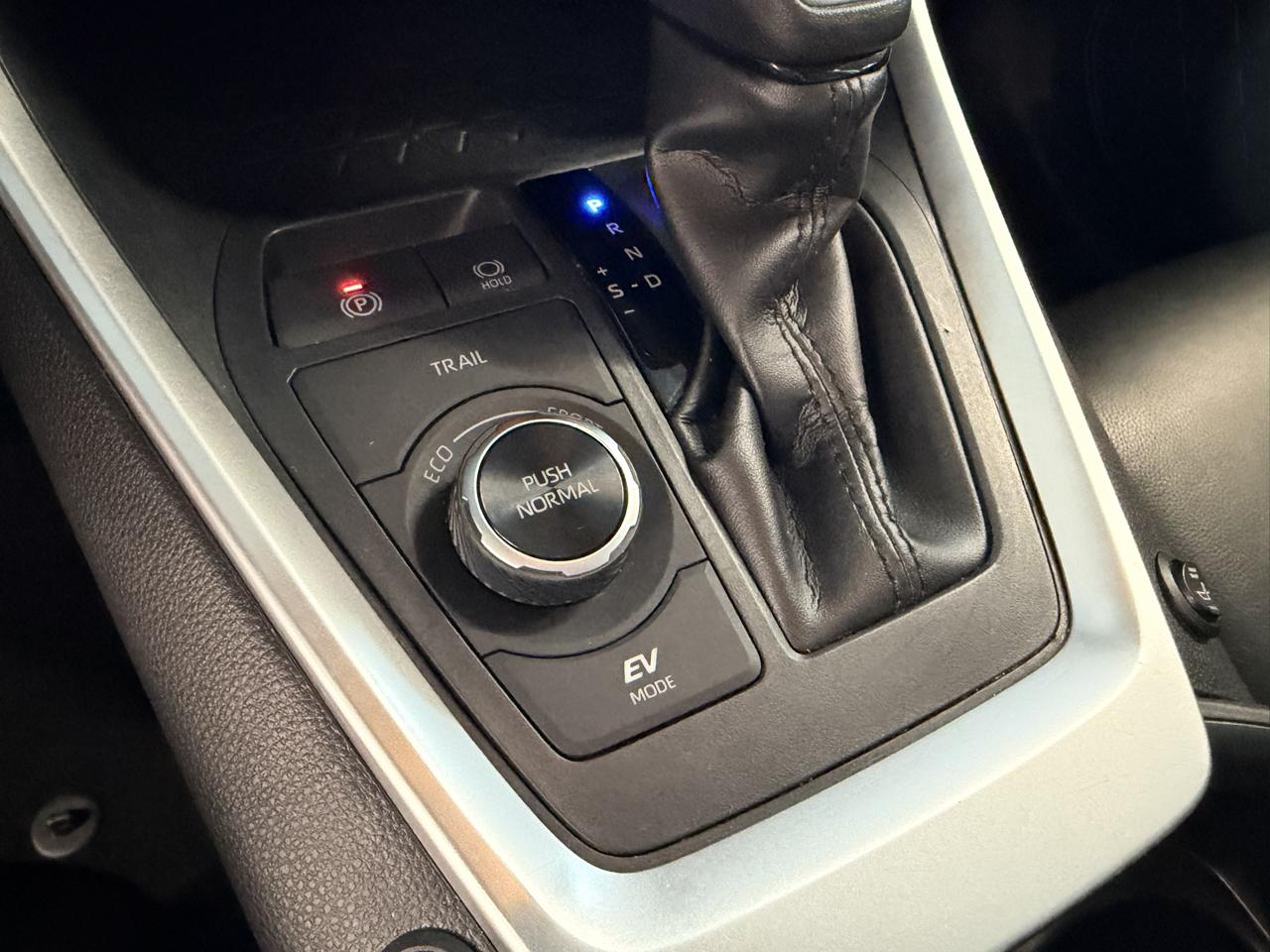 Toyota RAV4 Hybrid LE AWD 2019