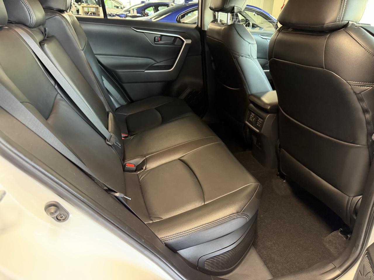 Toyota RAV4 Hybrid LE AWD 2019