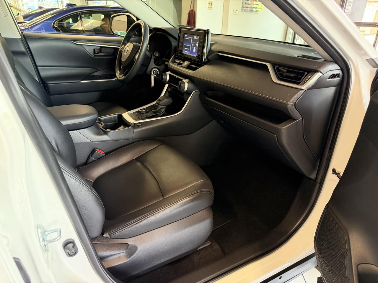 Toyota RAV4 Hybrid LE AWD 2019