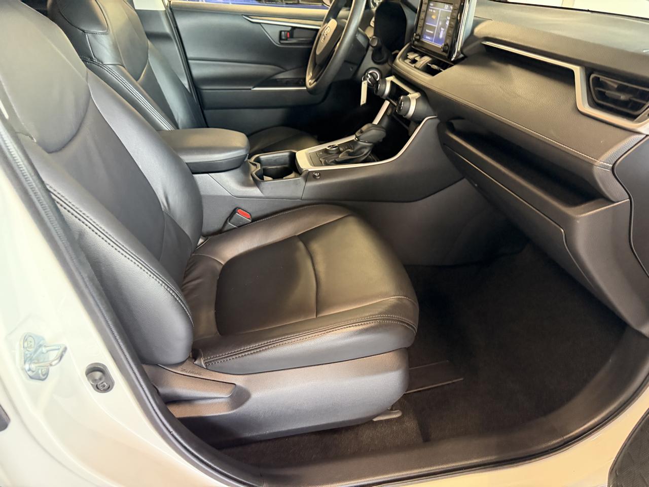 Toyota RAV4 Hybrid LE AWD 2019