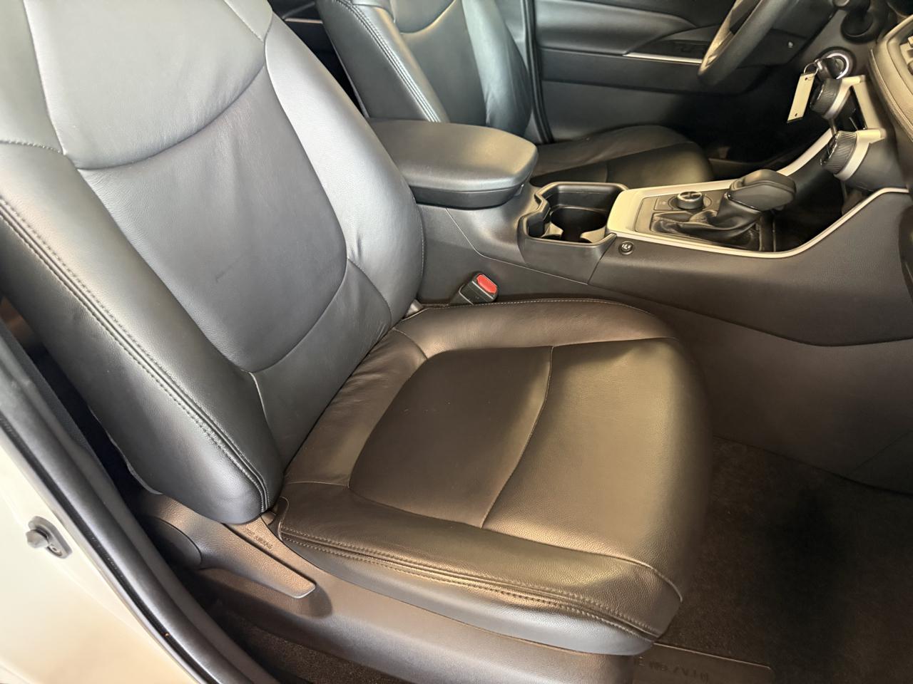 Toyota RAV4 Hybrid LE AWD 2019