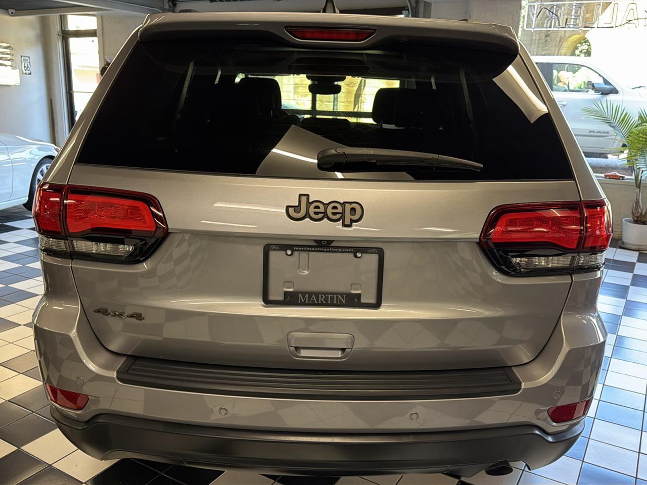 Jeep Grand Cherokee Laredo 4WD 2017