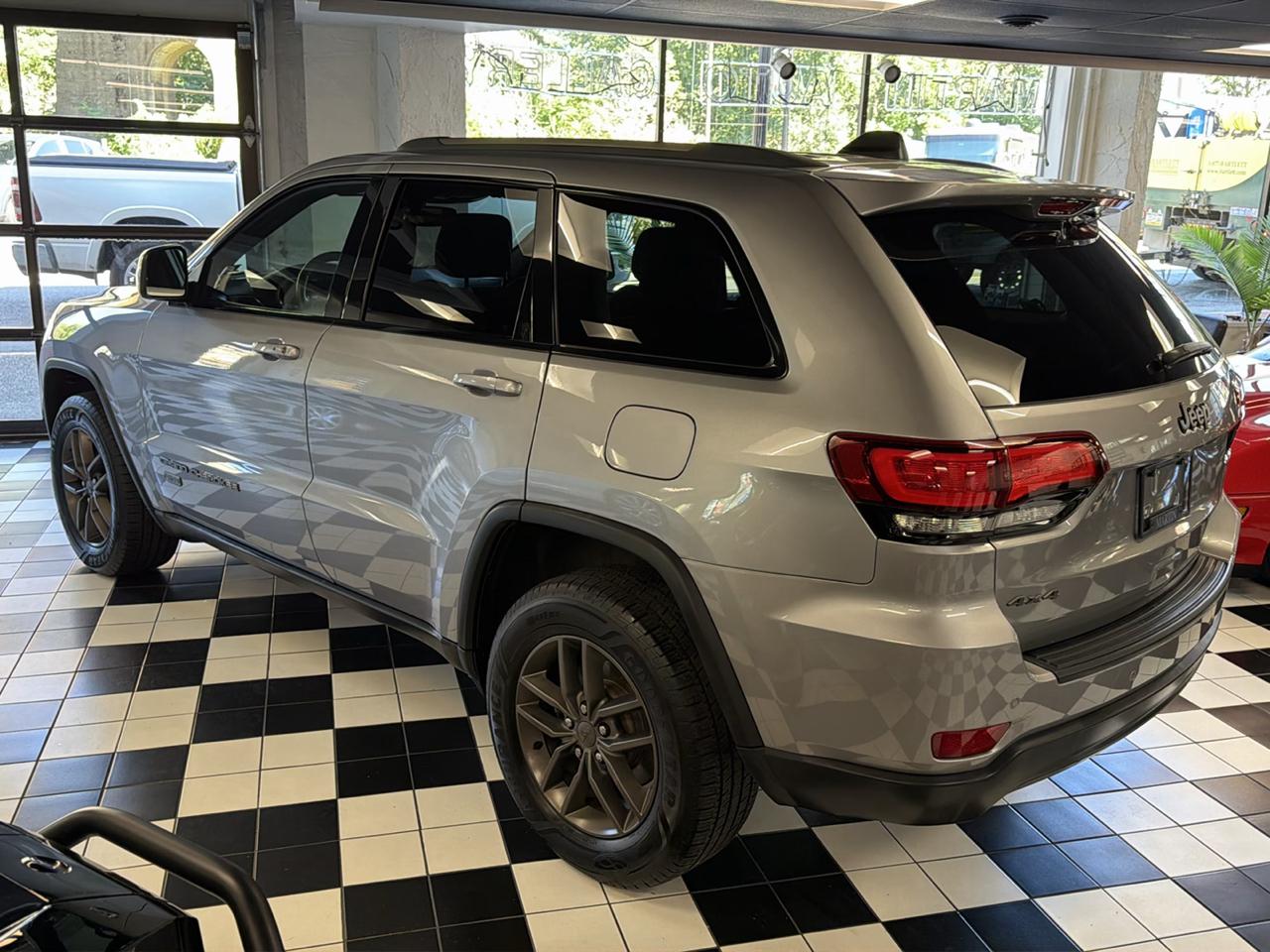 Jeep Grand Cherokee Laredo 4WD 2017