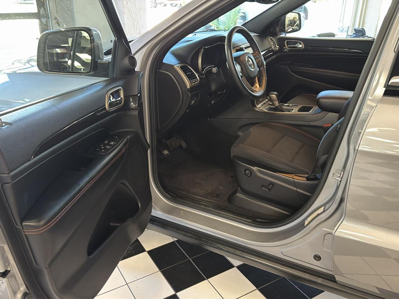Jeep Grand Cherokee Laredo 4WD 2017