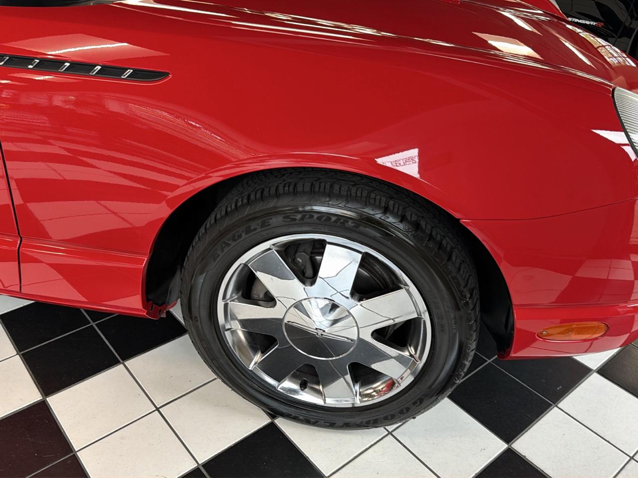 Ford Thunderbird Deluxe 2002