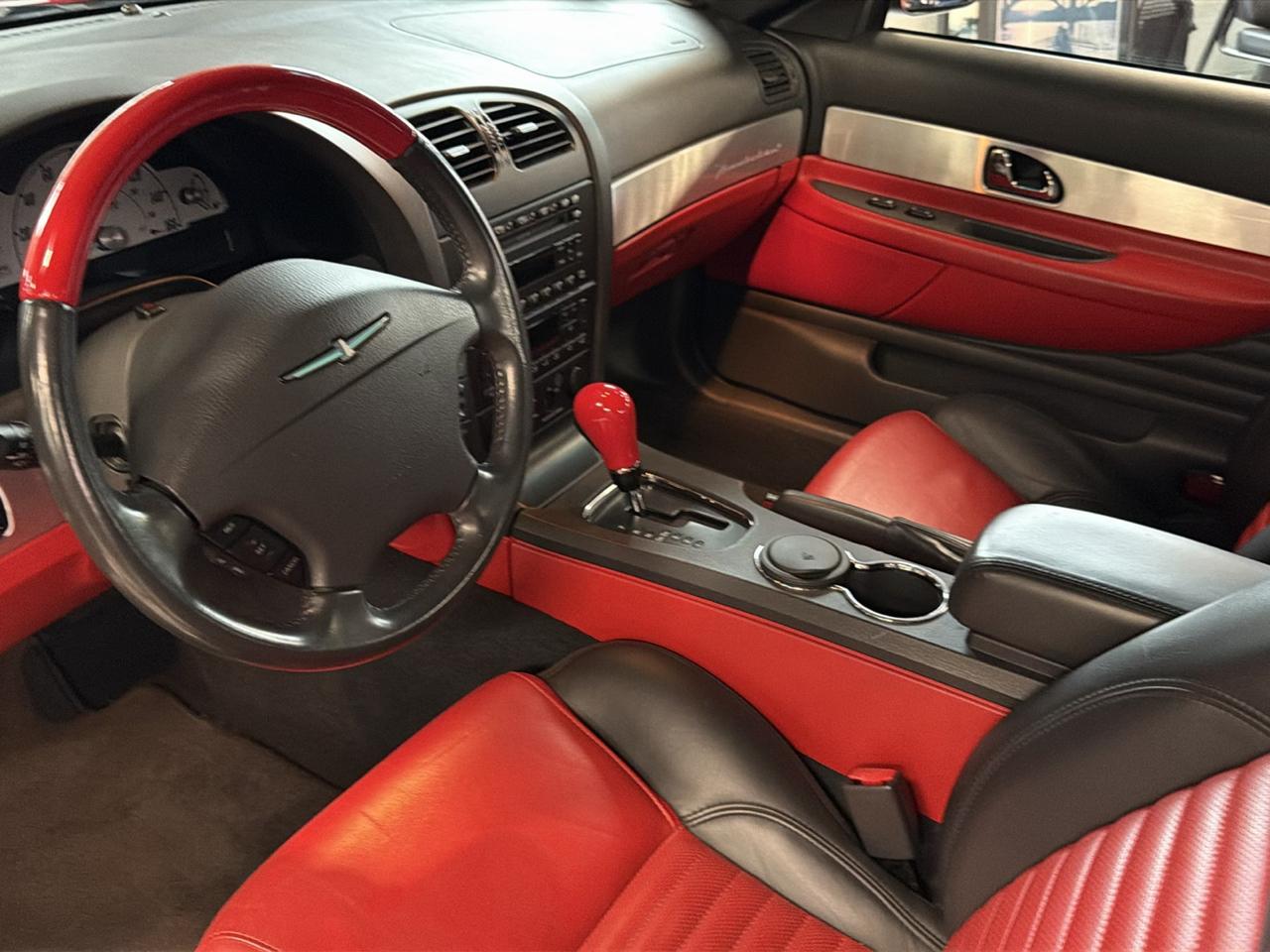 Ford Thunderbird Deluxe 2002