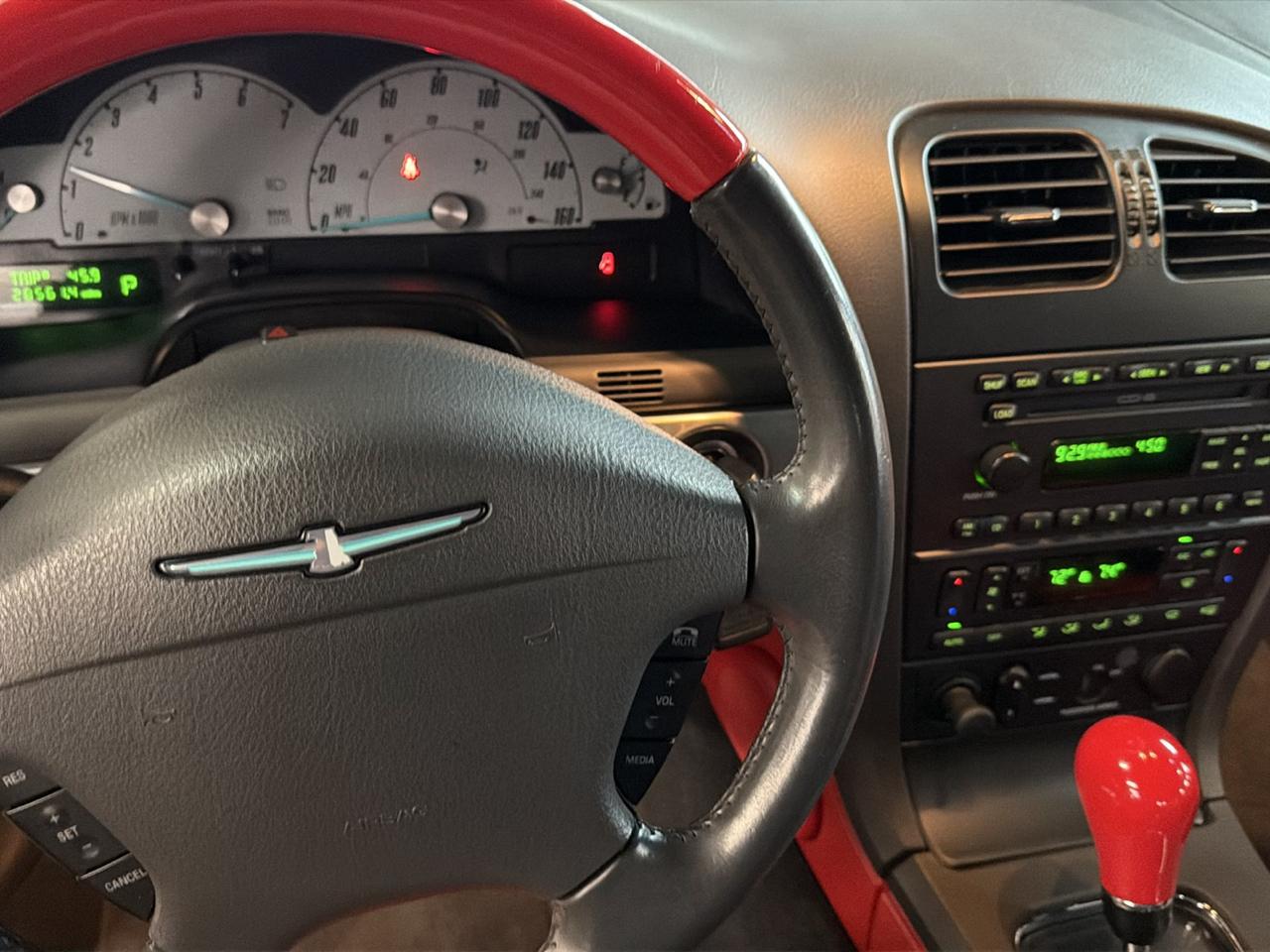 Ford Thunderbird Deluxe 2002