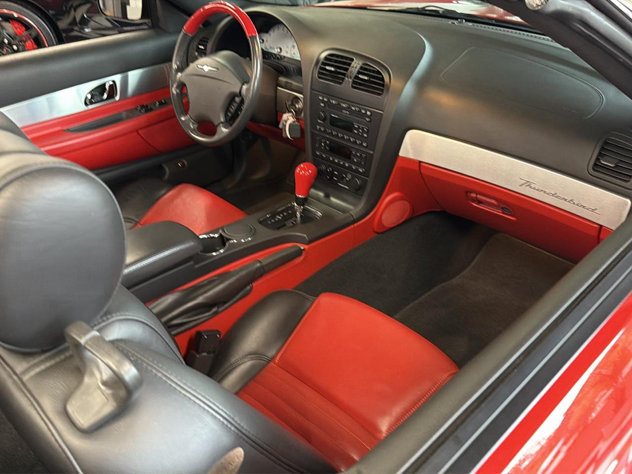 Ford Thunderbird Deluxe 2002